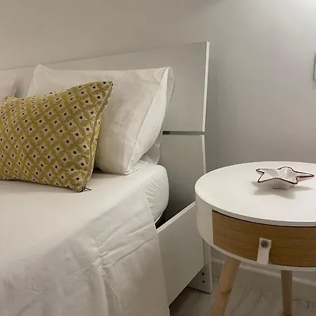 21 Apartment *