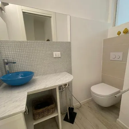 Apartment 21 *